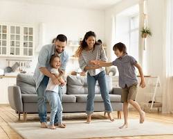 family living happily in a houseの画像