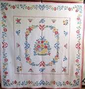 Résultat de recherche d'images pour "hand embroidered quilt with State Birds"
