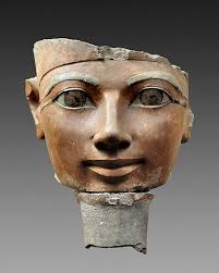 Der Kopf der Hatschepsut, Teil einer Statue aus ihrem Totentempel im oberägyptischen Tal Deir el. © Jürgen Liepe - 02_popup