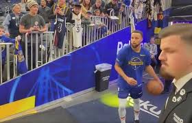 Até parece IA! Cesto 'à' Stephen Curry no aquecimento dos Warriors