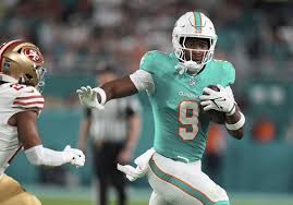 Steelers in Discussions to Trade for TE Jonnu Smith