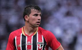Tapia entra na mira do Leeds e São Paulo acompanha interesse europeu no atacante ￼