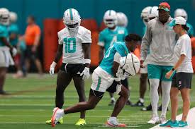 Dolphins CB Artie Burns Suffers Injury Scare! ACL Tear Feared - Imagen principal del artículo