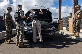 Arrestation d'une Russe sur une base de Marines à Hawaï : Coopération ICE et Corps des Marines