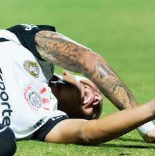 Kayke rompe ligamento do joelho e vira baixa no Corinthians