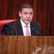 Especialistas criticam decisão de Nunes Marques que suspendeu pesquisa Atlas e falam em censura