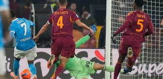 ¡Napoli da el batacazo! Victoria clave ante la Roma en el Olímpico