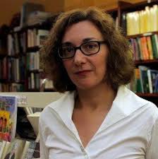 Marta Mori (Xixón, 1965) presenta estos díes el so nuevu llibru, &#39;Histories Familiares&#39; cola editorial Trabe, onde s&#39;adientra na narrativa, depués d&#39;algamar ... - 1669048