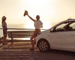 sunset over the ocean with a rental car silhouetteの画像