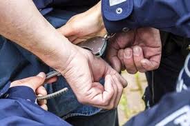 جنجال قمه‌کشان و اوباش در یک مرکز خرید + ویدئو