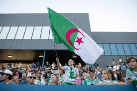 Algerian team entertains fans at open practice