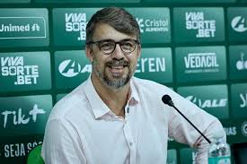 No Goiás, Michel Alves revela mira de contratações para temporada 2026