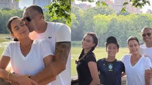 Luciele surge agarradinha com o marido Denilson no Central Park: "Minha vida todinha"
