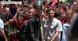 Euforia e alegria! Veja o momento em que a Seleção Nacional aterra em Lisboa após a conquista da Liga das Nações