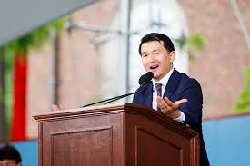 Funny but serious, Chieng issues an AI warning to grads