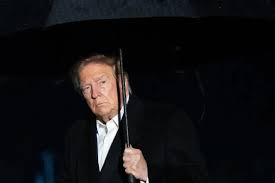 Trump toca un nuevo piso en las encuestas: su aprobación cae al 32% a un mes de las elecciones legislativas en EE.UU.