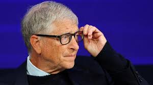 Bill Gates defende regulamentação e alerta para uso da IA por criminosos