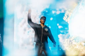 Cum vrea rapperul Wiz Khalifa să scape de condamnarea la închisoare primită după ce a fumat cannabis pe scena festivalului Beach Please