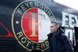 Van Persie schuift weer met Moder, Ueda terug