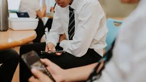 england schools smartphone ban