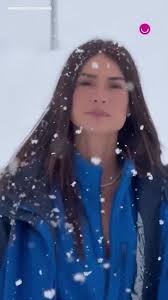 Thaila Ayala e Renato Góes curtem romance na neve