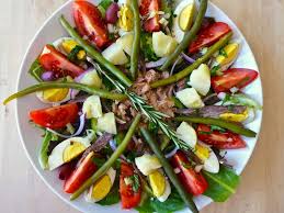 Résultat de recherche d'images pour "salade nicoise traditionnelle"