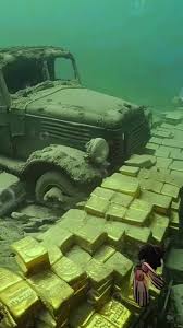 Isn’t it intriguing how the sight of gold bars ѕᴜЬmeгɡed underwater evokes images of hidden treasures and sunken ships?