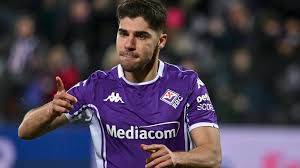 Vanoli prepares his three-point lineup. Solomon and Harrison are on the wing.