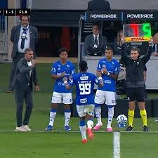 Artur Jorge comenta bronca em autor do gol contra o Fla: 'Ter respeito'