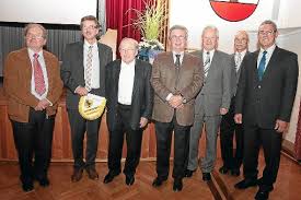 ... und Ehrenbürger Artur und Klaus Fischer, Bürgermeister Heinz Hornberger, ...