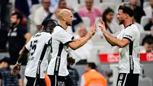 CANLI | Beşiktaş taraftarı önünde sahada