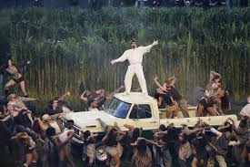 Deputados republicanos exigem investigação contra NFL por conteúdo 'sexualmente explícito' no show do Super Bowl com Bad Bunny