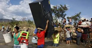 Resultado de imagen para colombians feeding venezuela