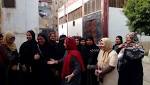 شبح "قطع العيش" يهدد عمال