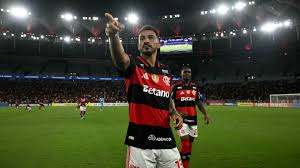 Danilo defende vaias da torcida do Flamengo após primeiro tempo sem gols contra o Cusco: 'É justo que seja assim'
