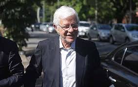 Resultado de imagem para Ilustração: Políticos brincando