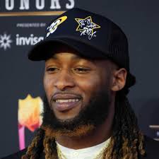 Aaron Jones Sr. Hurts ankle in Week 16