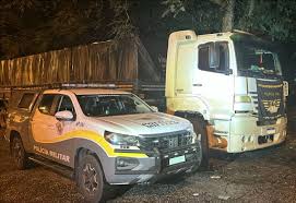 Polícia Militar Rodoviária prende criminoso por roubo de veículo de carga na Castello Branco em São Roque