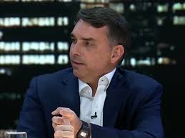 Daniela Lima: Tripé que sustentou Bolsonaro se isenta da aliança de Flávio