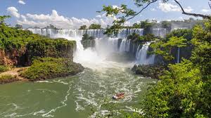 Encuentran un tesoro invaluable en las Cataratas del Iguazú y lo donarán a merenderos de Misiones