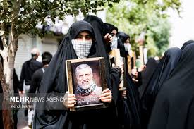 حضور عزاداران حسینی بر سرمزار سرلشکر ایزدی در حرم بانوی کرامت