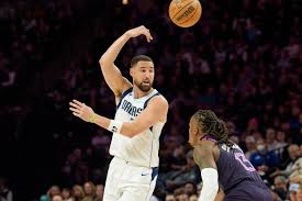 Mavericks enfrentam Kings em duelo entre times em crise.