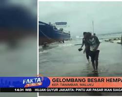 Gambar Gelombang Besar di Pelabuhan