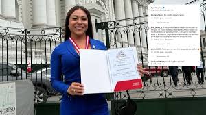 ¡Escándalo! Congreso Premia a Dayanita y Desata Ola de Críticas 🔥