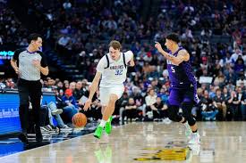 Miscues, Westbrook's age-defying moments too much to overcome for Mavericks