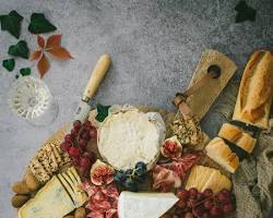 Image de Plateau de fromages et charcuterie