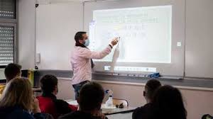 Les enseignants gagnaient en moyenne 3 090 euros en 2024, selon une étude du ministère de l'Education nationale — franceinfo