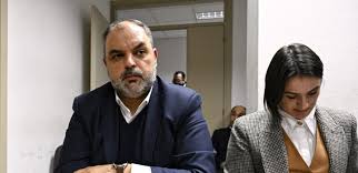 Charles Carrera Imputado: Fraude, Falsificación y Uso Indebido de Información - Imagen principal del artículo