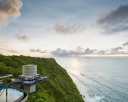 Gambar Kubus kaca ikonik Omnia Bali, Uluwatu