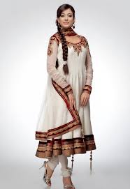 http://chunnerwalyint.blogspot.com/2013/12/latest-girls-fashion-in-pakistan-2013.html#.UrckNfsS4xE